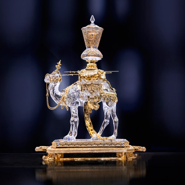Легендарный «Верблюд» Baccarat &- в хрустале и золоте