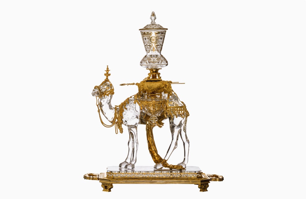 «Верблюд» Baccarat 25 скульптур из хрусталя и золота созданы по мотивам ароматической лампы | Vogue