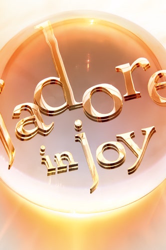 J'Adore in Joy от Dior новая версия культового аромата с фруктовосоленым аккордом | Vogue