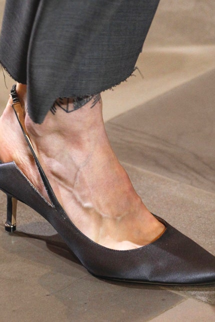 Туфли из атласа модная обувь от Attico Vetements Loewe Zara Miu Miu Gianvito Rossi | Vogue