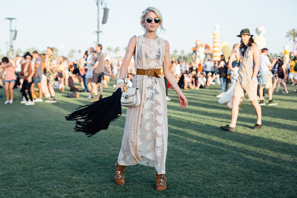 Стритстайлфото на фестивале Coachella модные образы любителей музыки | Vogue