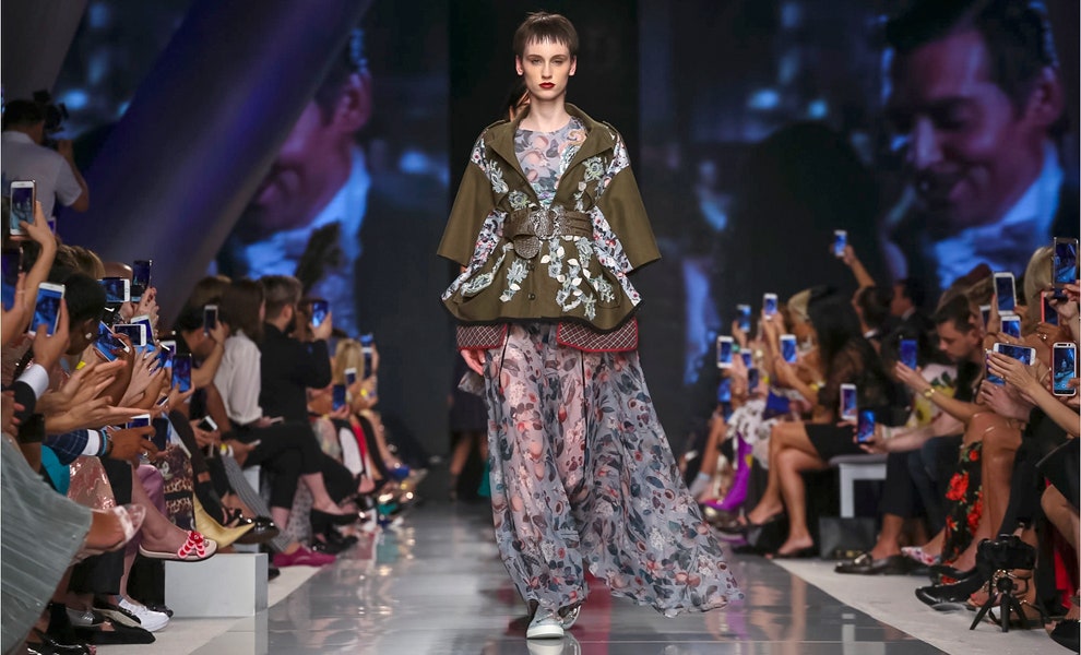 В Дубае пытаются ввести новый модный формат prêtàcouture  роскошной готовой одежды
