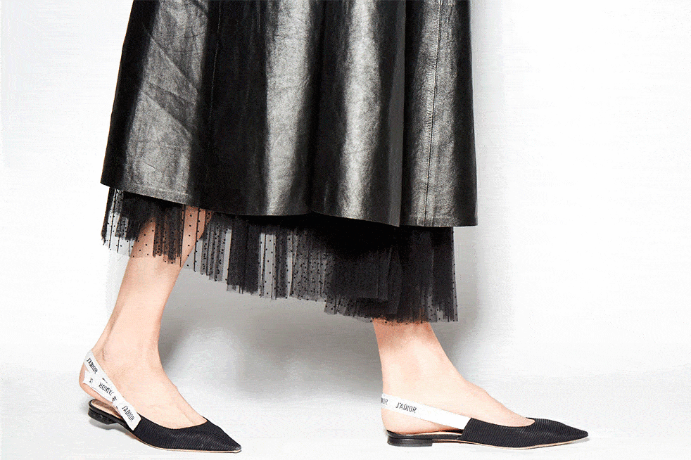 Балетки Dior туфли с открытой пяткой на грубой ленте с надписью J'adior | Vogue