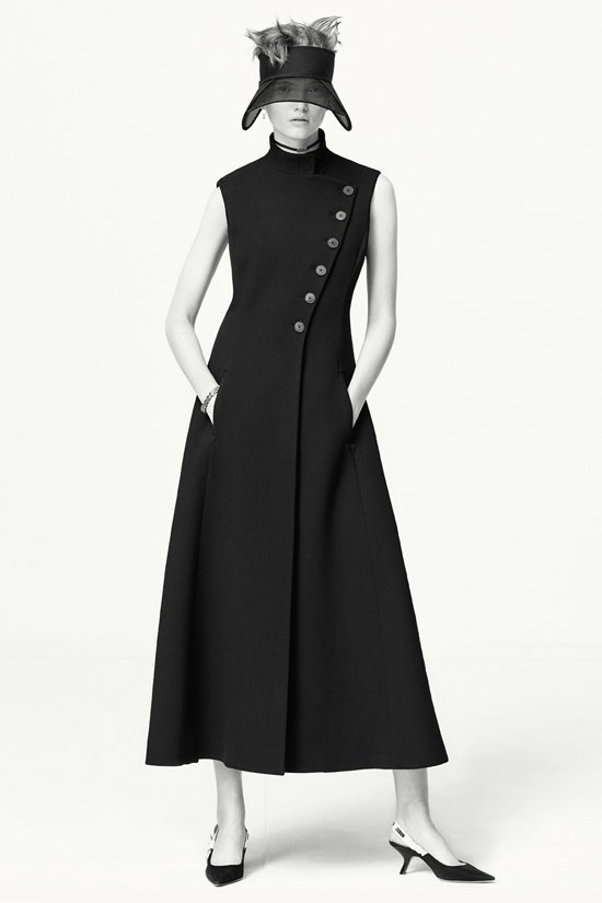 Модные туфлилодочки Dior c открытой пяткой из коллекции Марии Грации Кьюри | Vogue