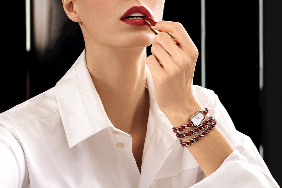 Часы Chanel Première с цветными браслетами модный стильный аксессуар | Vogue