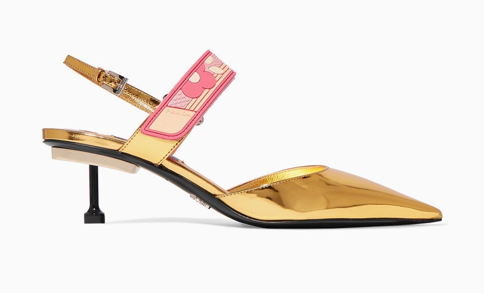 Туфли Prada из золотистой кожи на каблукешпильке в форме гвоздя | Vogue