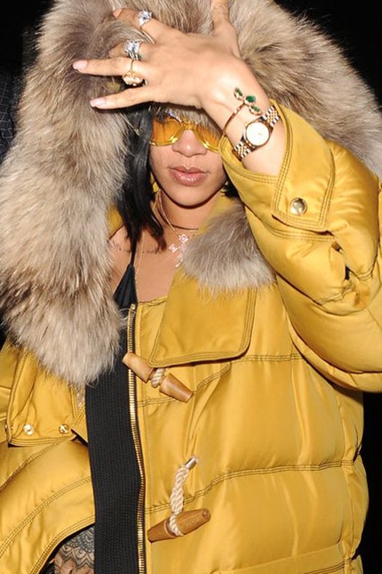 Пуховик Pull  Bear желтого цвета для яркой и стильной зимы | Vogue