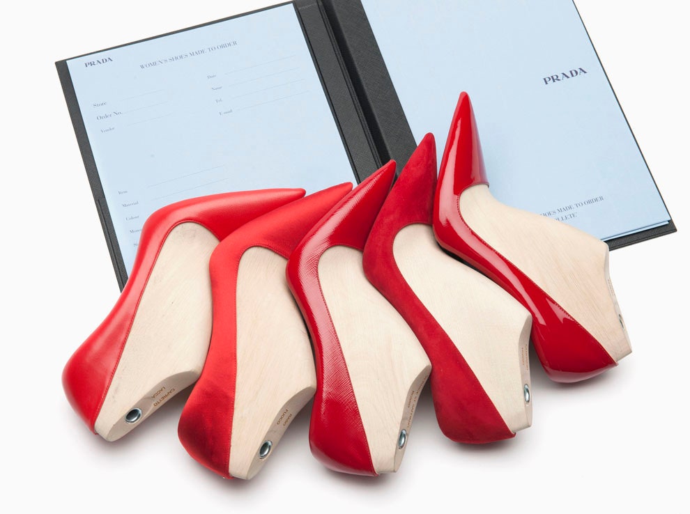 Prada шьют обувь на заказ пошив любой из 17 моделей можно заказать в московских бутиках | Vogue