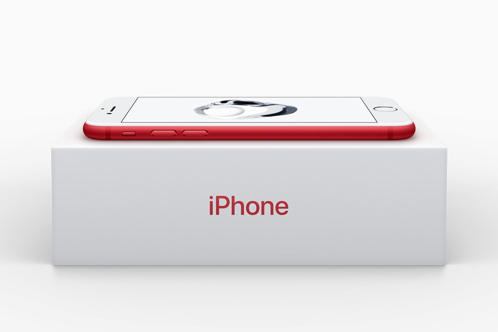 Красный iPhone 7 борется со СПИДом