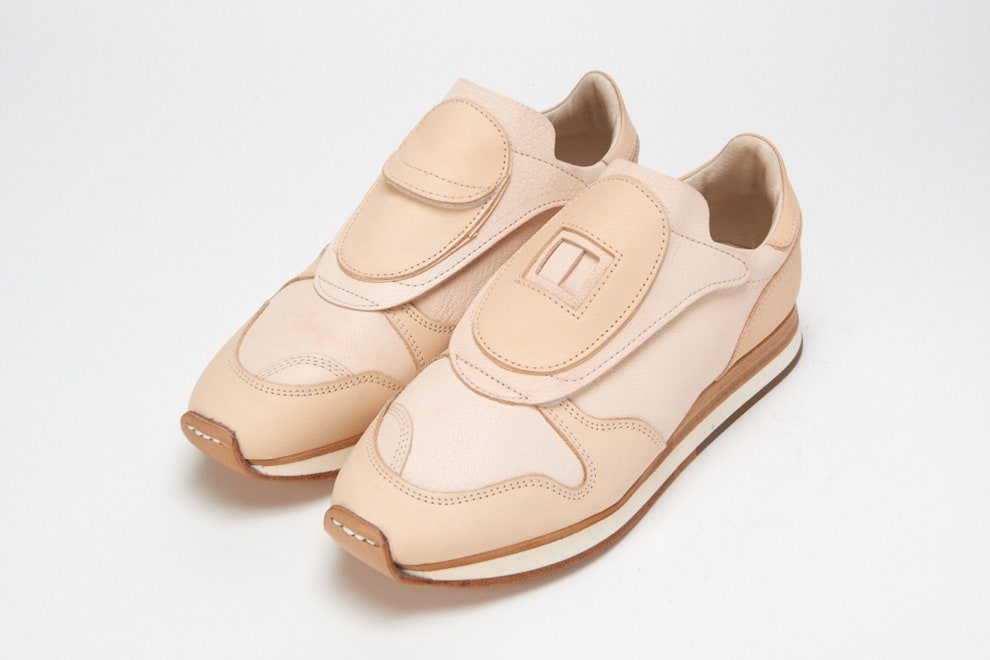 Японская марка Hender Scheme обувь одежда и аксессуары сшитые вручную | Vogue