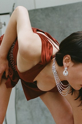 Вечерние платья и ювелирные украшения в фотосессии Vogue с желе | Vogue