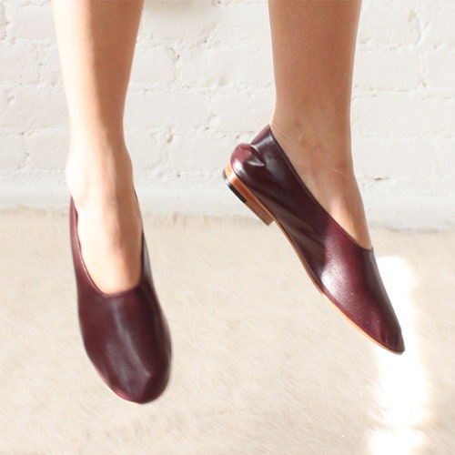 Туфлиперчатки Martiniano можно купить в ЦУМе | Vogue