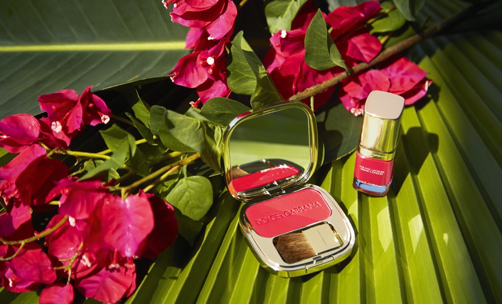 Косметика Dolce  Gabbana тропическая весенняя коллекция макияжа в ярких цветах | Vogue