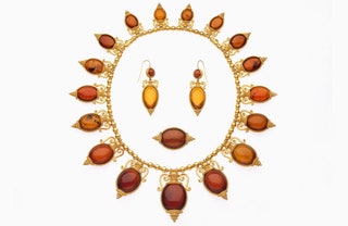 Ожерелье серьги и кольцо из золота с янтарем Castellani  1880е.