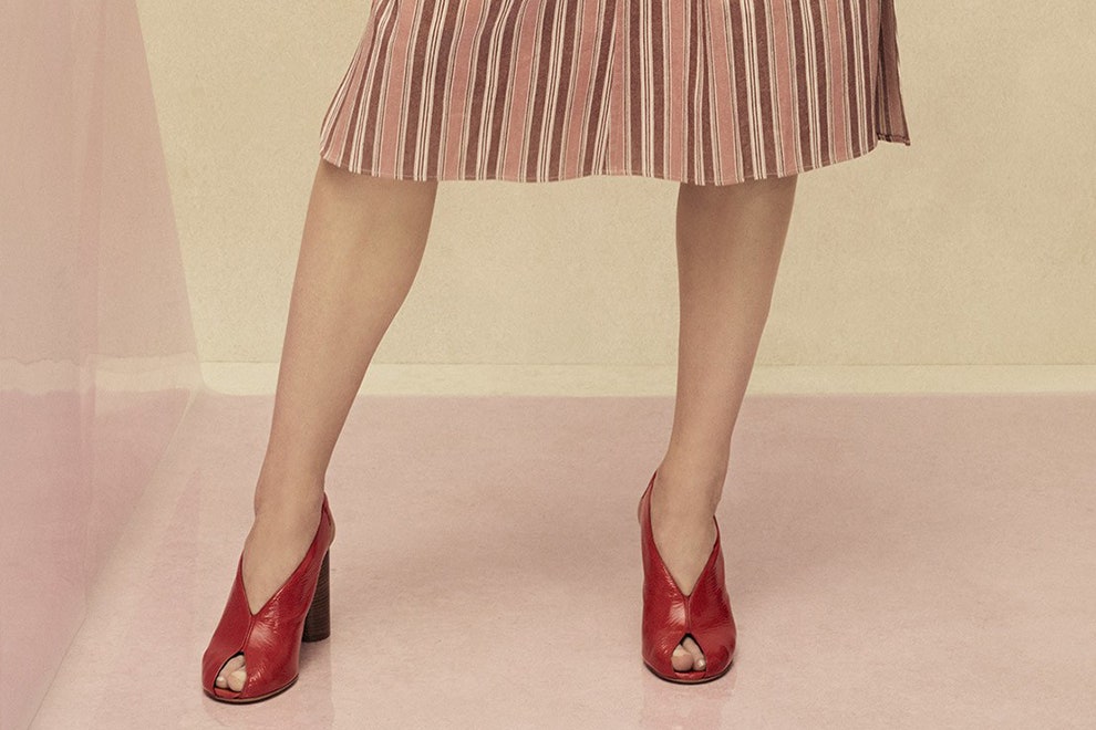 Модные туфли с усеченным вырезом модели от Acne Studios Tibi Isabel Marant Martiniano | Vogue