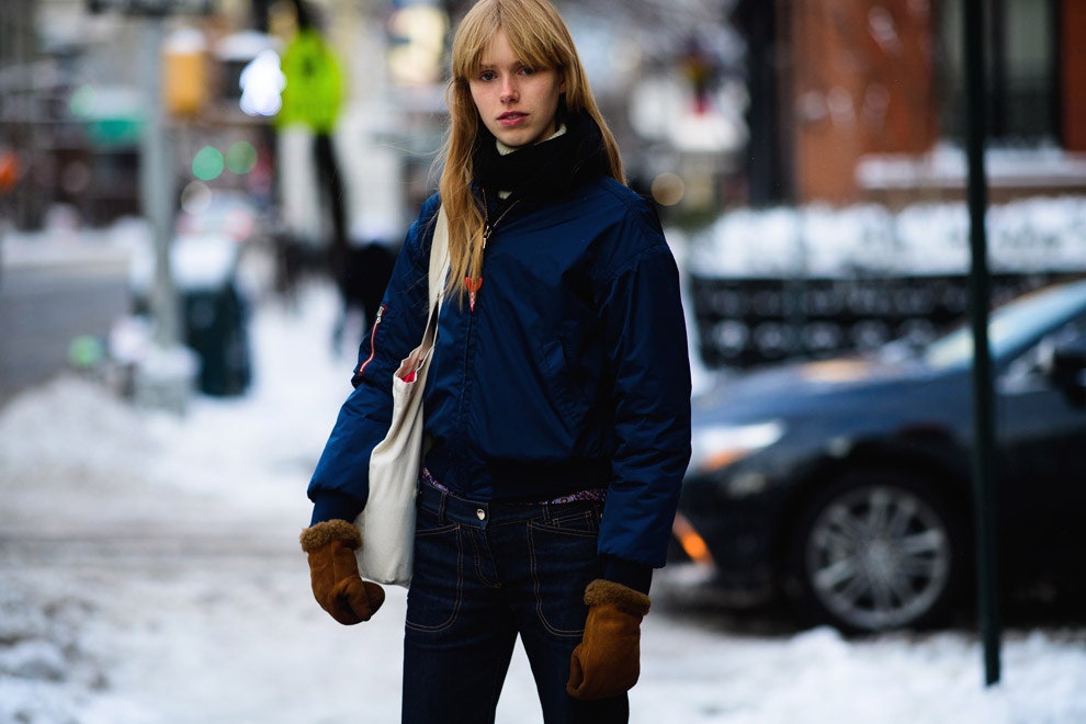 Стритстайлфото на Неделе моды в НьюЙорке что носят модницы в снежную погоду | Vogue