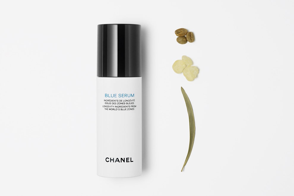 Blue Serum от Chanel голубая сыворотка с ингредиентами «долголетия» | Vogue