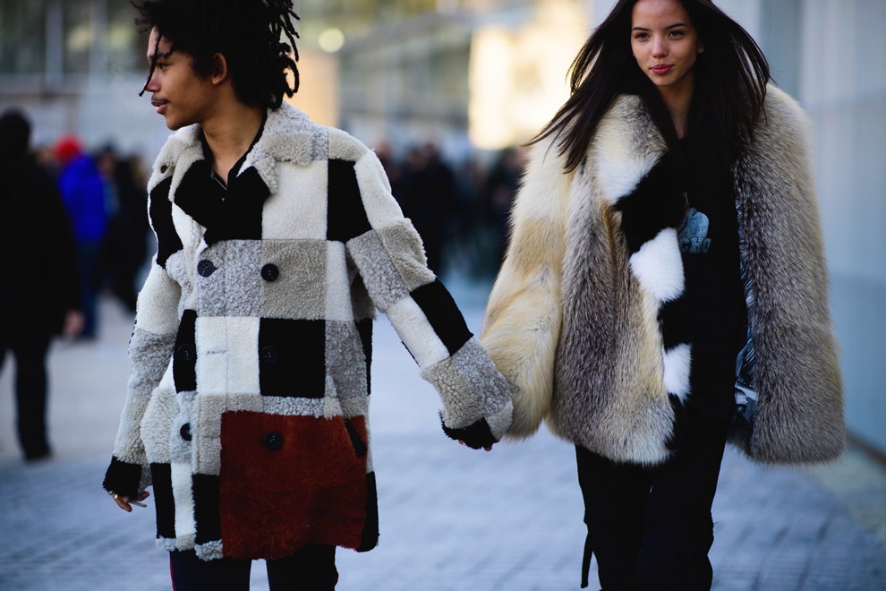 Стритстайлфото с Недели мужской моды в Париже Карл Лагерфельд Ольга Карпуть и другие | Vogue