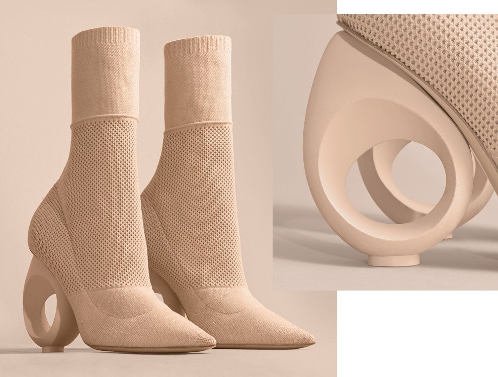 Обувь Burberry с каблуком в форме капли с отверстием посередине ботильоны туфли босоножки | Vogue