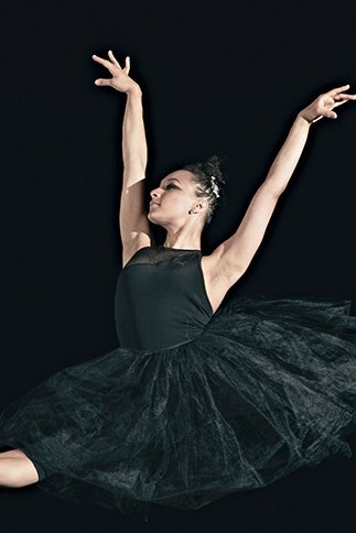 Коллекция Puma Swan посвященная балеринам спортивная одежда и обувь | Vogue