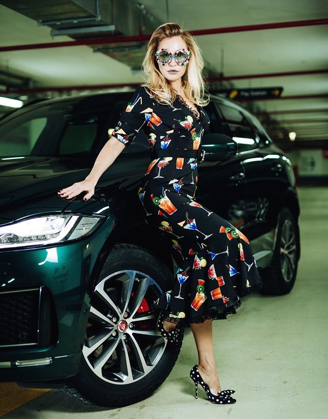 Виктория Шелягова за рулем Jaguar FPace тестдрайв автомобиля | Vogue