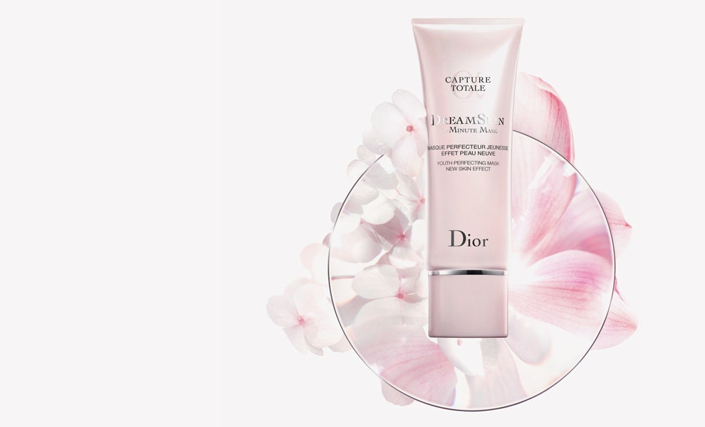 Одноминутная маска Dior Dreamskin Capture Totale щадящий пилинг для тех кто спешит | Vogue