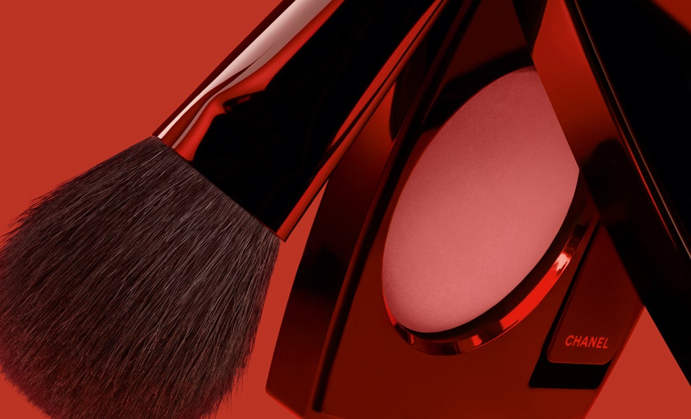 Красивые красные бьютисредства к Новому году ароматы средства для макияжа и ухода | Vogue