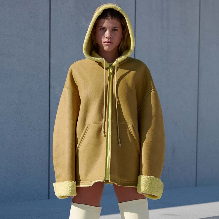 Детская линия Yeezy Ким Кардашьян опубликовала фото с Норт в одежде бренда | Vogue