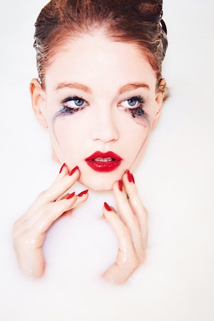 Средства для очищения кожи салфетки спонжи рукавички и щетки для умывания | Vogue