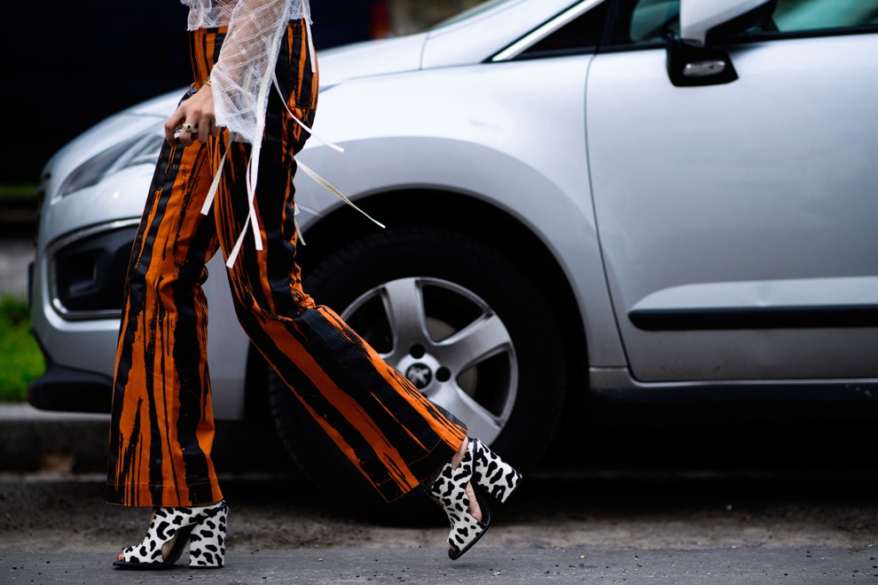 Streetstyle на Неделе моды в Париже Винни Харлоу Анна Делло Руссо Ольга Карпуть и другие | Vogue