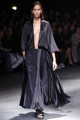 Джоан Смоллс на показе Givenchy  весналето 2014.