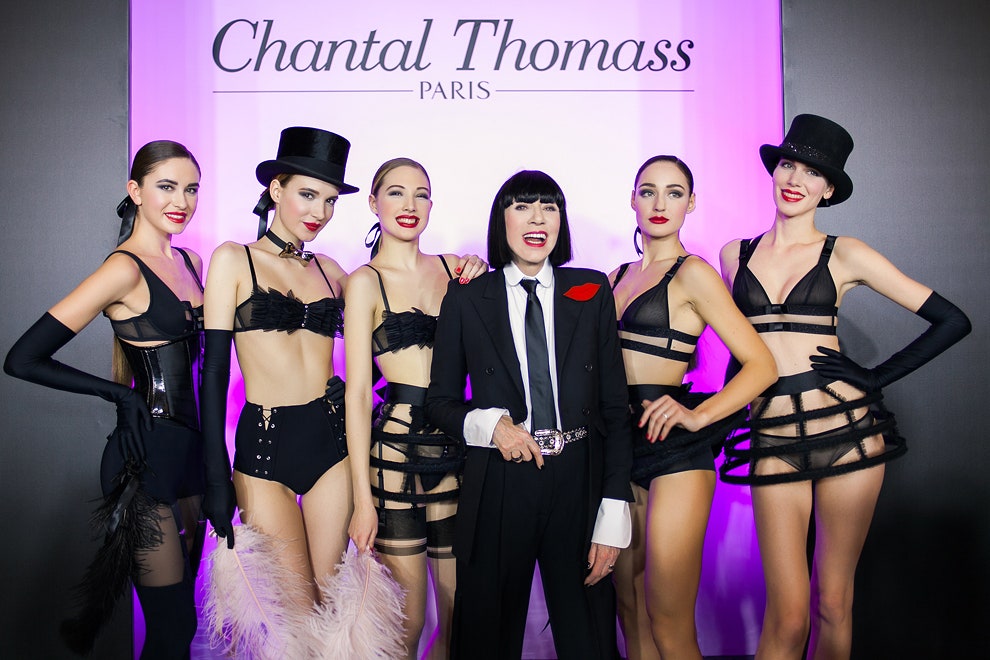 Показ Chantal Thomass в галереях «Времена года» фото дизайнера и гостей модного шоу | Vogue