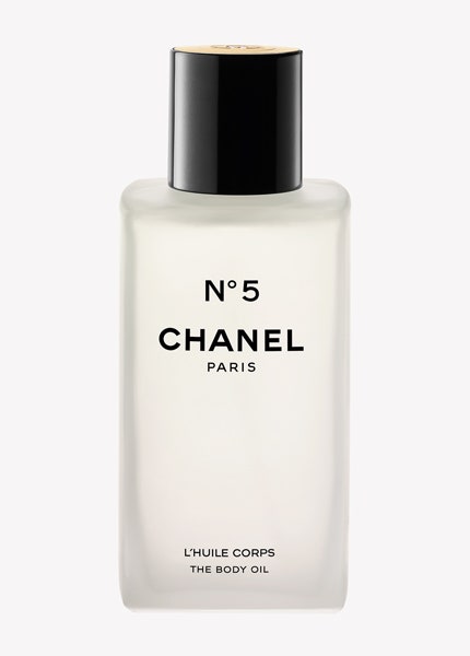 Масло для тела Chanel N°5 с ванильносандаловым шлейфом | Vogue