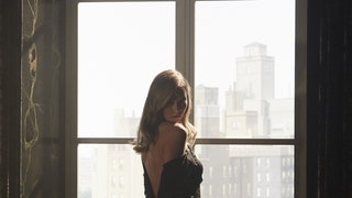Carolina Herrera Good Girl Карли Клосс в рекламе аромата | Vogue