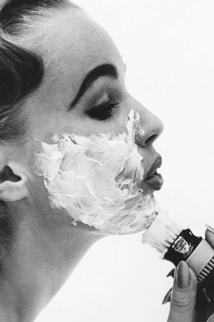 Зачем женщины бреют лицо модный тренд добрался с Востока до Запада | Vogue