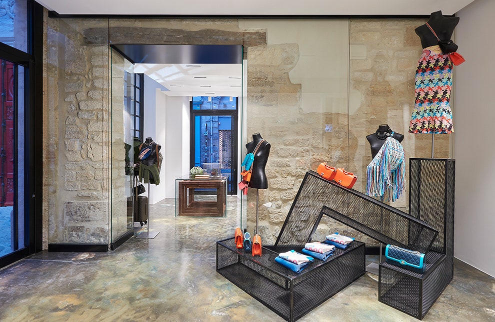 Временный бутик Chanel открылся в Hôtel Amelot de Bisseuil в Париже | Vogue