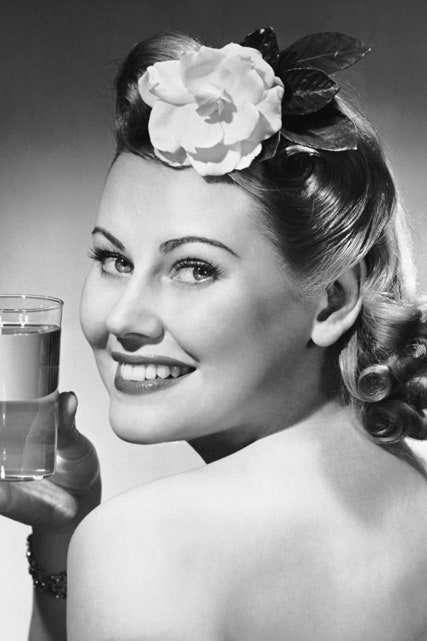 Коллаген можно пить утром натощак или после завтрака ищите Pure Gold Collagen в аптеках | Vogue