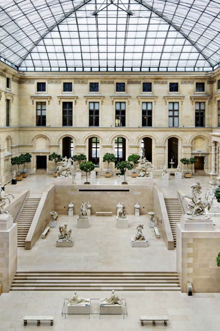 Показ Louis Vuittonосеньзима 2017 пройдет в Лувре по решению Николя Жескьера | Vogue