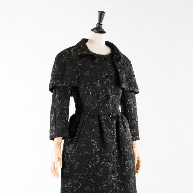 Черные-черные платья Balenciaga в Доме-музее Бурделя в Париже