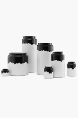 Вазы Normann Copenhagen от 4900 руб. yoox.com.
