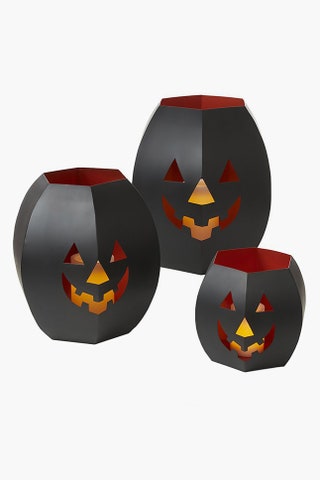 Металлические подсвечники CrateBarrel от 39 crateandbarrel.com.