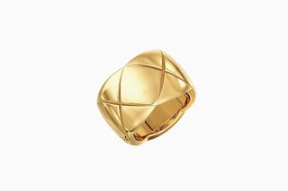 Желтое золото — кольцо Chanel Fine Jewelry — ул. Петровка 7.