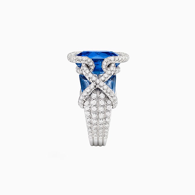 Выставка высокого ювелирного искусства Chaumet в бутике бренда в Столешниковом переулке | Vogue