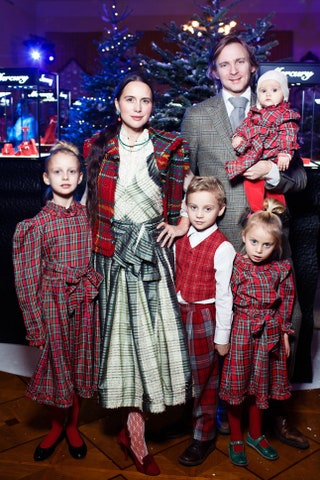 Ольга и Чарльз Томпсон с детьми.