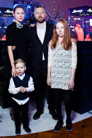 Наталья Догадина и Максим Ливси с сыном Платоном и дочерью Полиной.