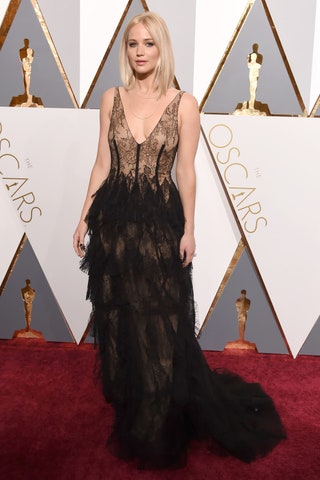 Дженнифер Лоуренс в Christian Dior Haute Couture и украшениях Chopard на церемонии вручения «Оскара».