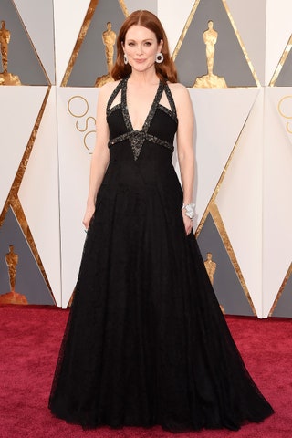 Джулианна Мур в Chanel и украшениях Chopard на церемонии вручения «Оскара».