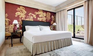 Одна из спален королевского пентхауса отеля Majestic самого большого люкса в Барселоне.