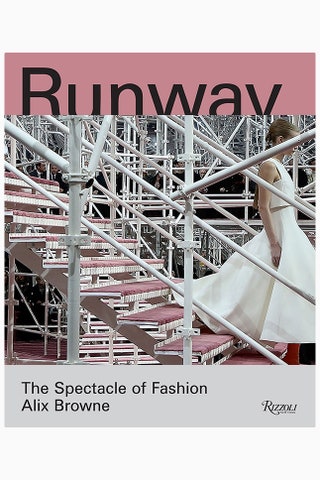 Собрание лучших декораций модных показов. Runway The Spectacle of Fashion 75 barneys.com.
