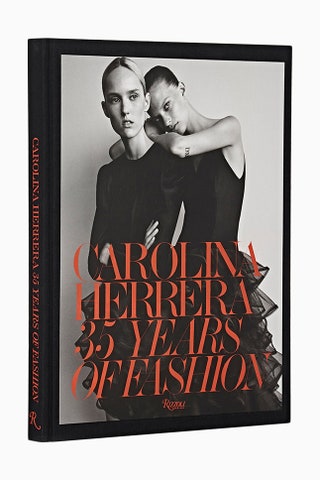 Архивные фотографии и две специальные съемки к юбилею американской марки. Carolina Herrera 35 Years Of Fashion 75...
